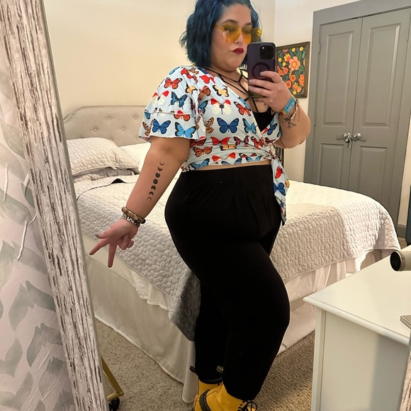 Meet your Posher, Crystal 💕🪩🕺 - Picture 4 of 7